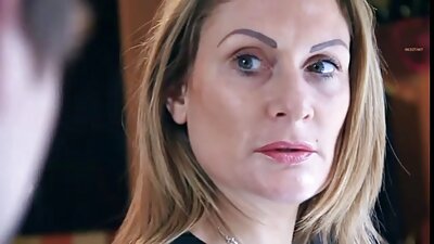 Chiloții mature excitați se desprind