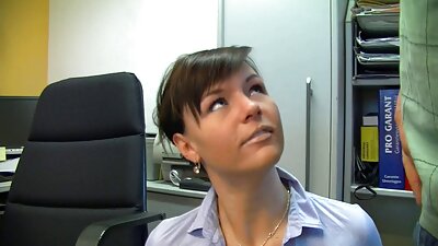 Soacra bustită vine să mă ajute în lucrările câmpului