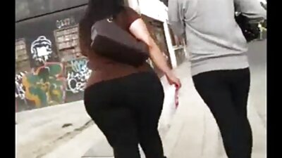 Tânăra prietenă adolescentă blondă a primit prima penetrare în fund
