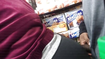 Prietenii mama îmi spun în secret că va aștepta la baie