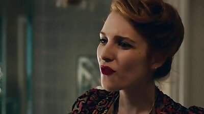 Fată indiană cu sânii mari se joacă cu un vibrator pe cameră