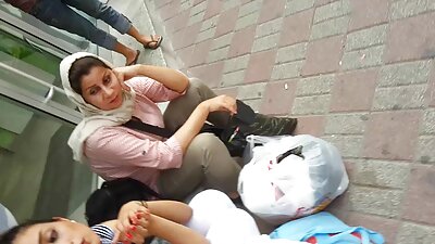 Tânărul polițist începător va primi astăzi prima lui mită de la această mătușă curvă.
