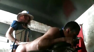 Mama vitregă a prietenilor mei credea că e singură în bucătărie