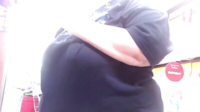 Adolescent naiv adoarme pe o bancă publică și își pierde virginitatea