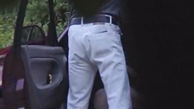 Un băiat excitat a luat-o pe tânăra soție sexy din spate