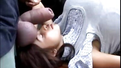 Mama se furișează și l-a prins pe tată vitreg masturându-se la un film porno