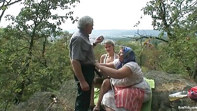 Old Dity Villager a futut-o pe fiica vecinilor pe câmp