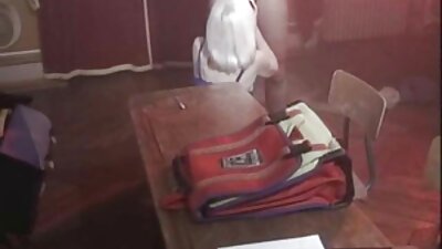 Mami a fost uimită când Horny Dude intră în baie