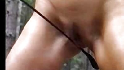 Milf excitat și-a sedus fiii ei, prietenul timid