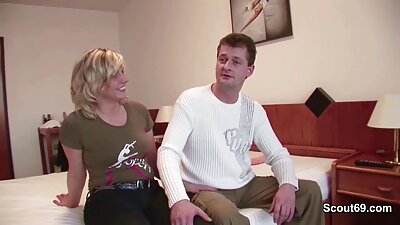 Privind pe prietenele mele, mama m-a luat în mari probleme